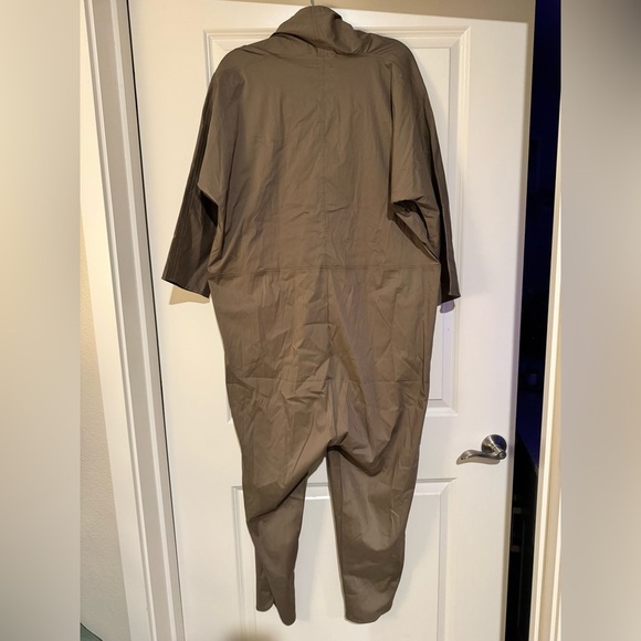 NEW TKEES Poplin Jumpsuit Oversized Cotton Button Up Khaki Green Size 5 (XL) NW - Picture 5 of 9